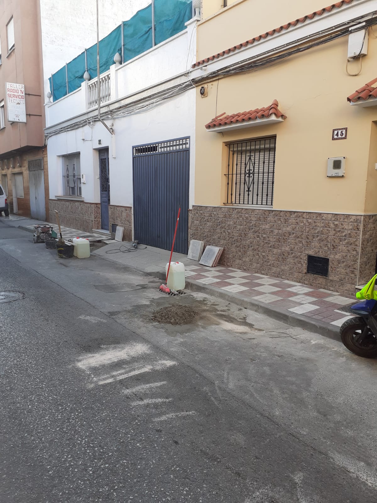 Arreglo de acerado en la calle González de la Vega