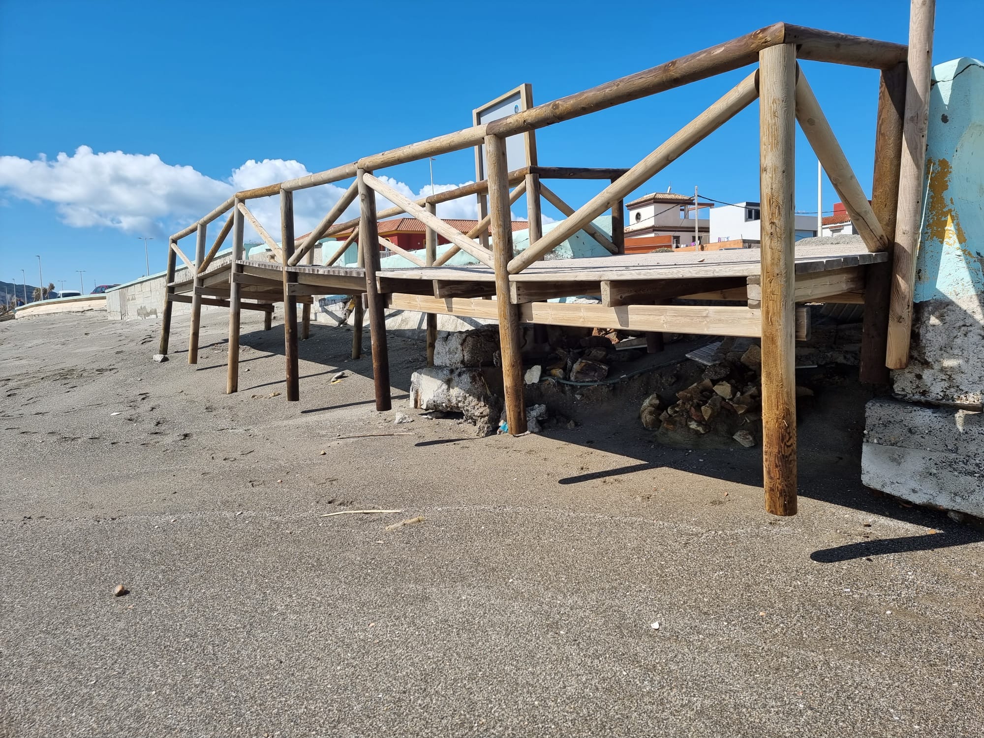 Daños temporal pasarela playa Tonelero 2