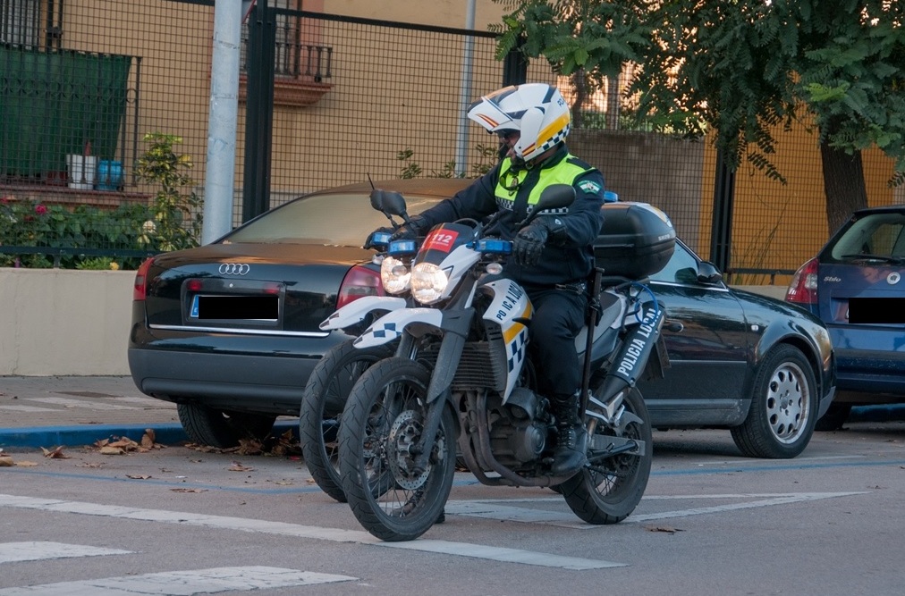 Policia local en moto