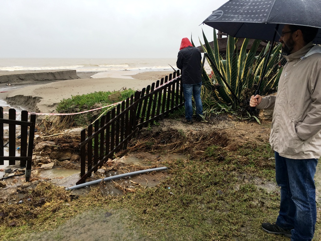 Playa Alcaidesa afectada por lluvia