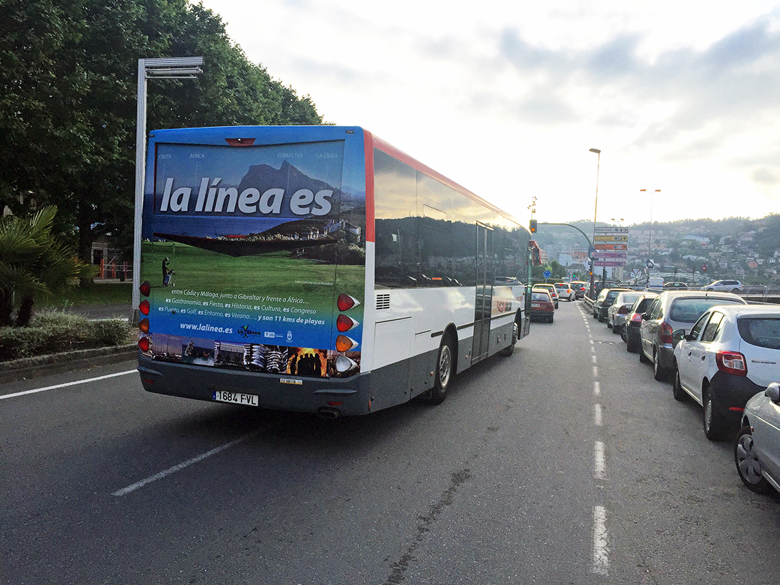 Bus promocion turistica La Linea en Pontevedra