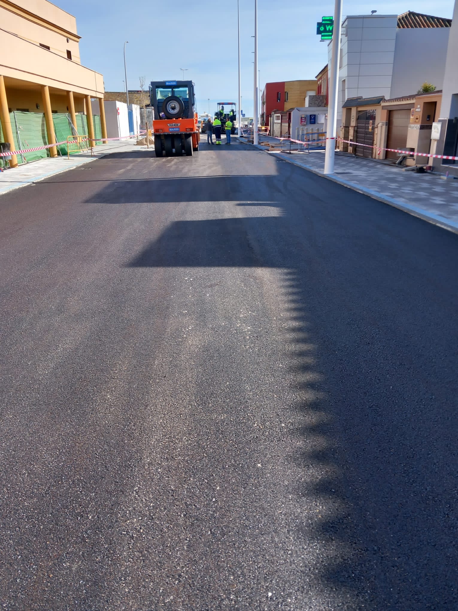 Avenida del Puerto asfaltada 2