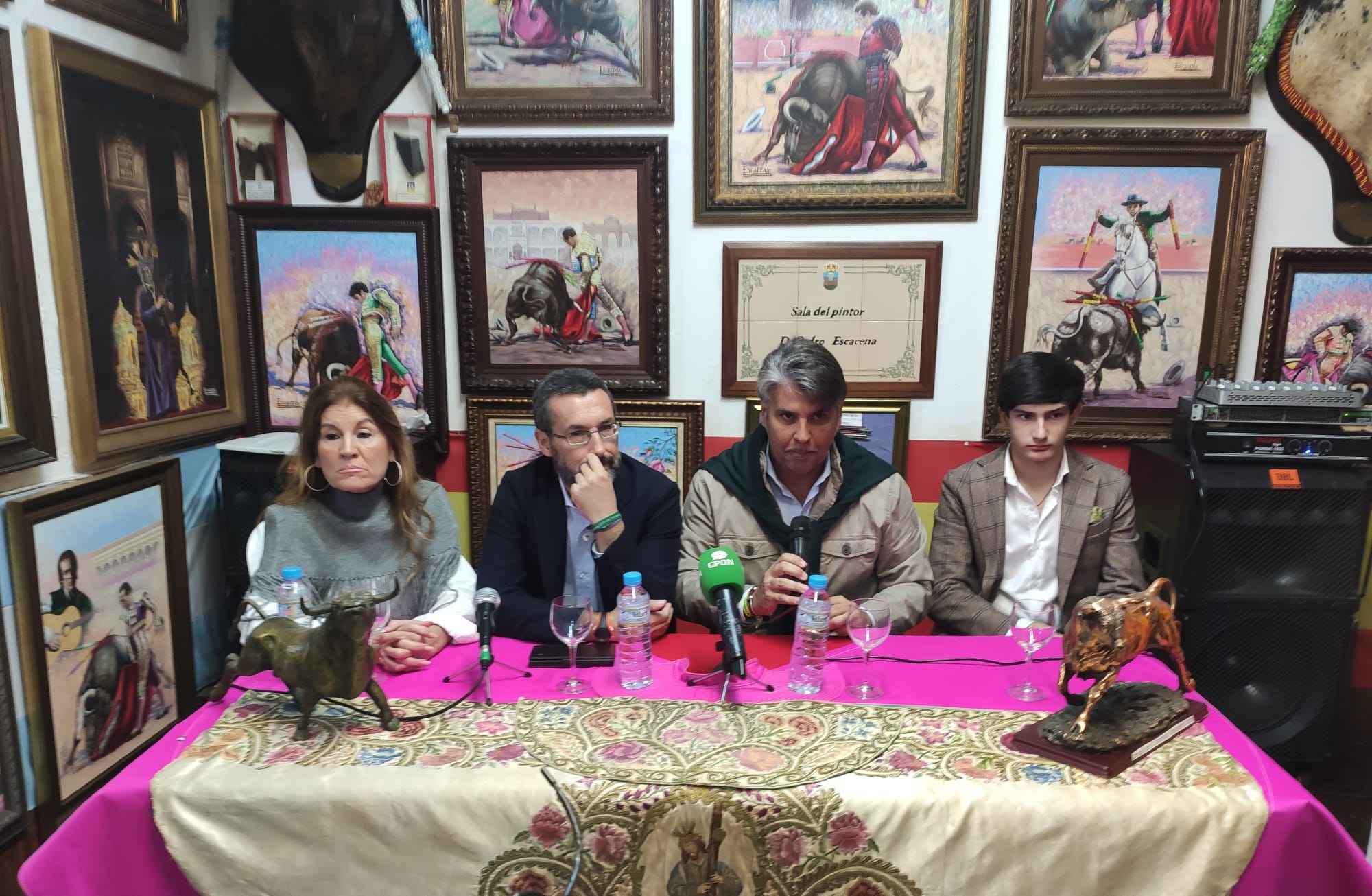 PRESENTACION NOVILLADA SABADO GLORIA