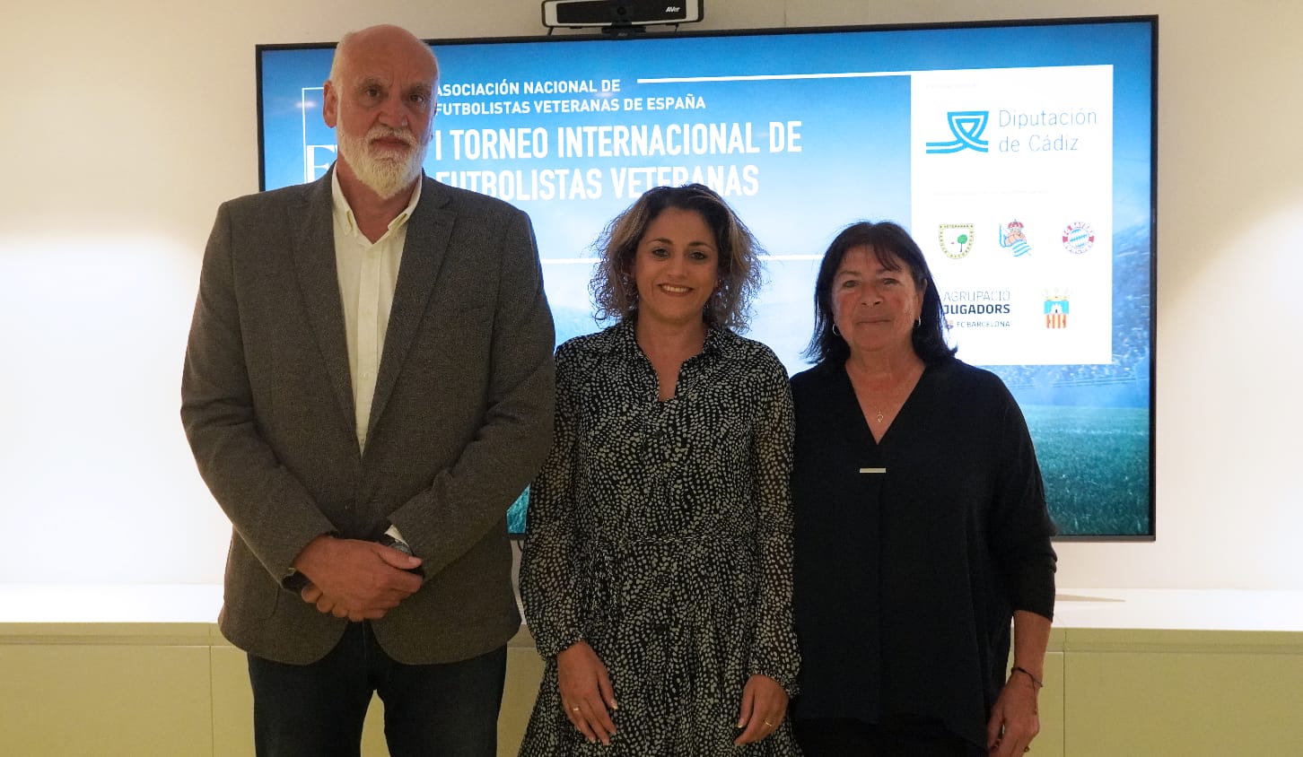 PRESENTACION TORNEO FUTBOLISTAS VETERANAS 1