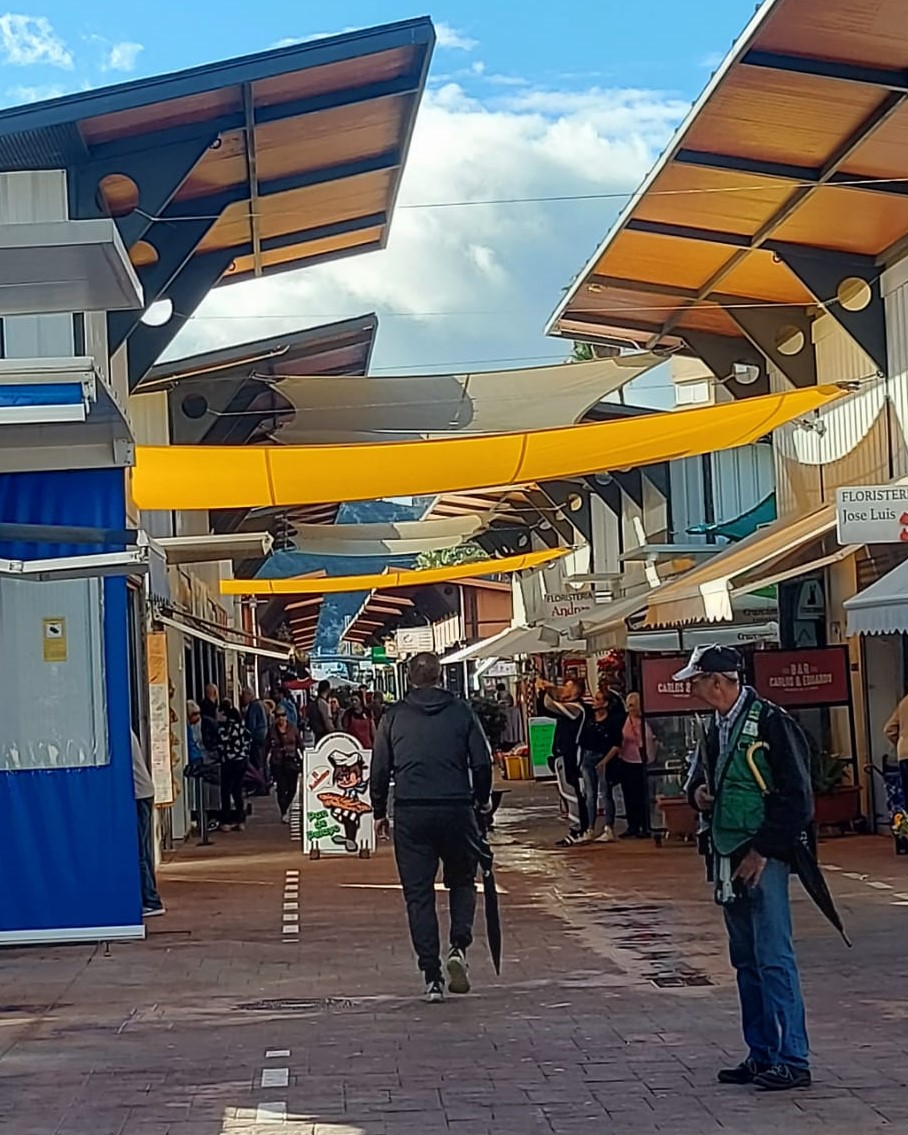 Mercado provi con toldos