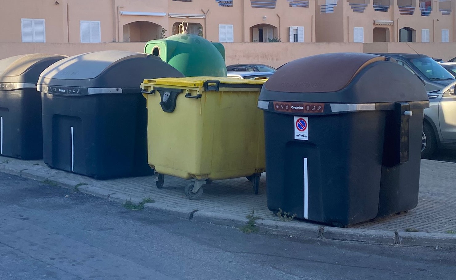 Nuevos contenedores marrones